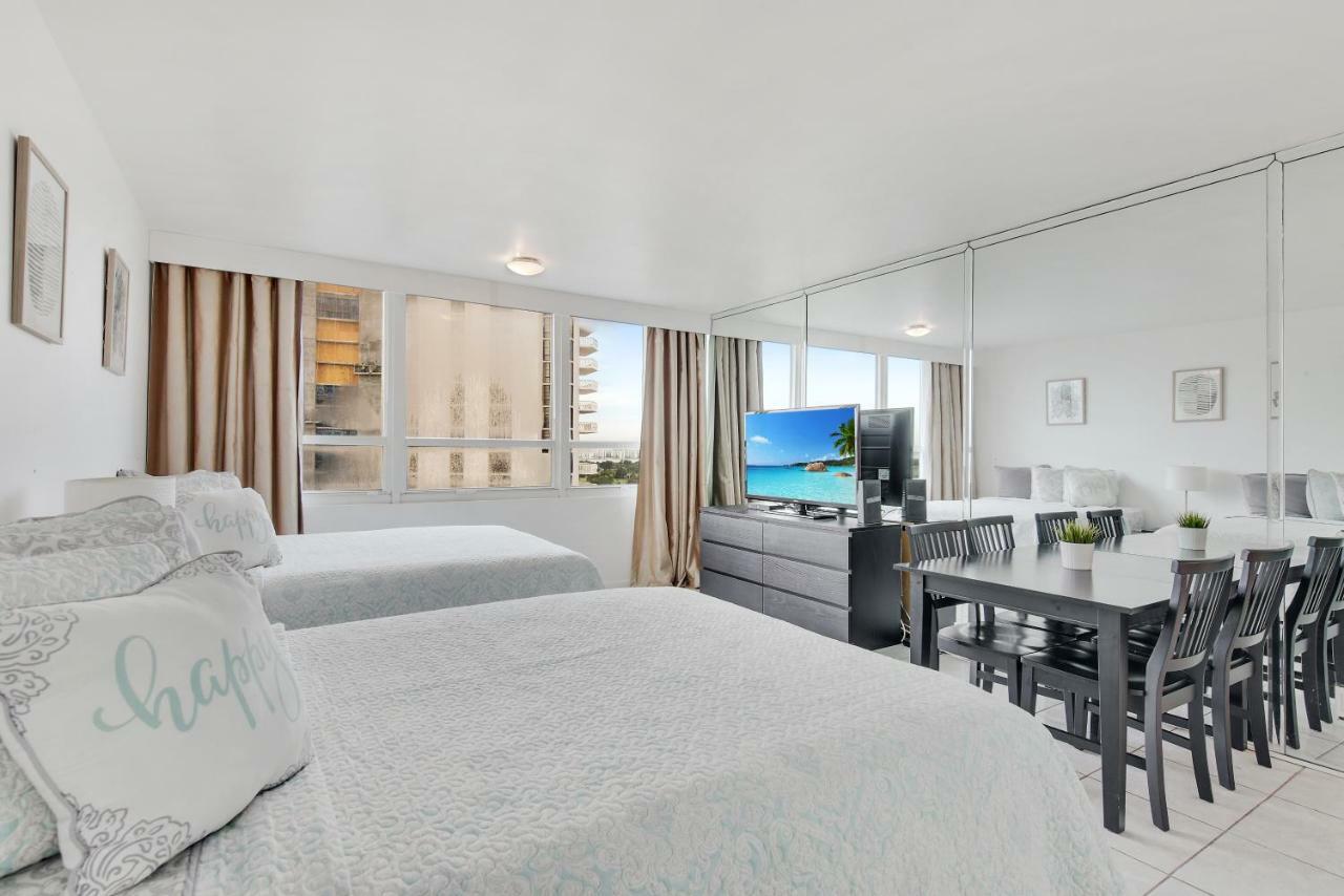 Castle Beach Suites By Vacation Media Miami Beach Exterior photo